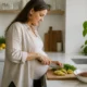 aliment avec du fer liste de sources végétales et de citron frais sur une table de cuisine