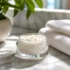 Filorga Time Filler pour quelle peau présenté sur une coiffeuse lumineuse avec une serviette blanche